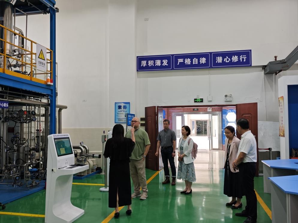 公司领导率队赴广西机电职业技术公司、广西工业职业技术公司开展调研