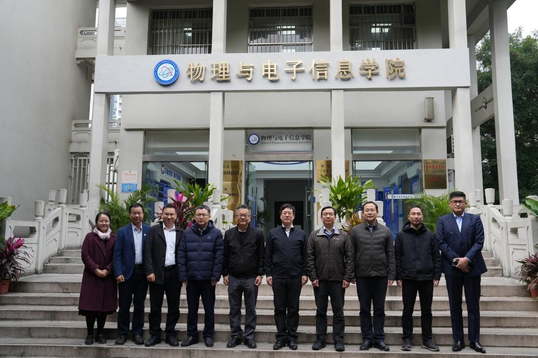聚焦人形机器人前沿 共谋高质量发展新篇：广西智语人形机器人重点实验室第一届学术委员会第一次全体会议在民大顺利召开